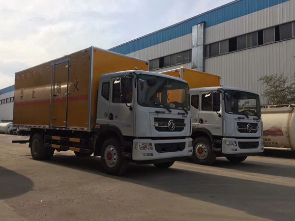 东风6米1(9.9)爆破器材车