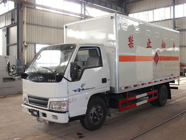 江铃4米2(2.6吨)爆破器材车