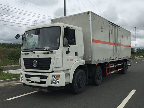 东风9.3米(13.9吨)气体厢式车