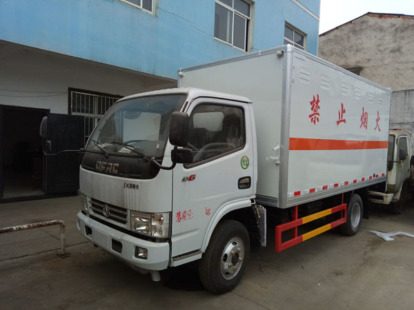 多利卡4.1米(蓝牌)气体箱式车