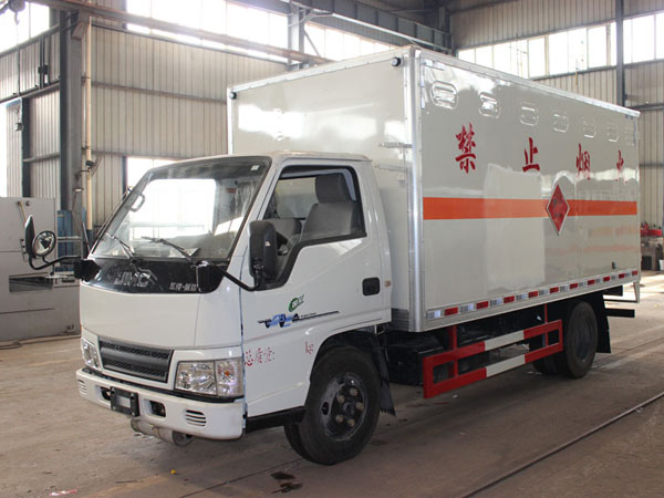 江铃4.2米(2.6吨)气体厢式车