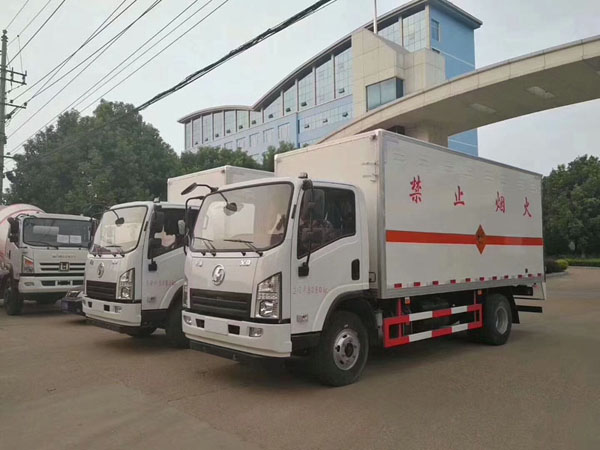 陕汽5.1米(3.6吨)气体厢式车
