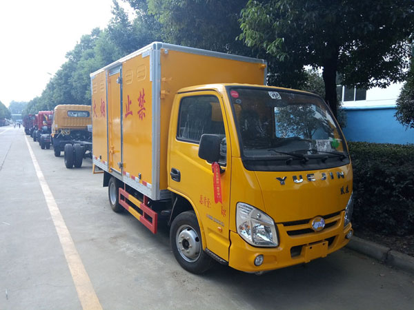 跃进3.3米柴油(蓝牌)气体厢式车