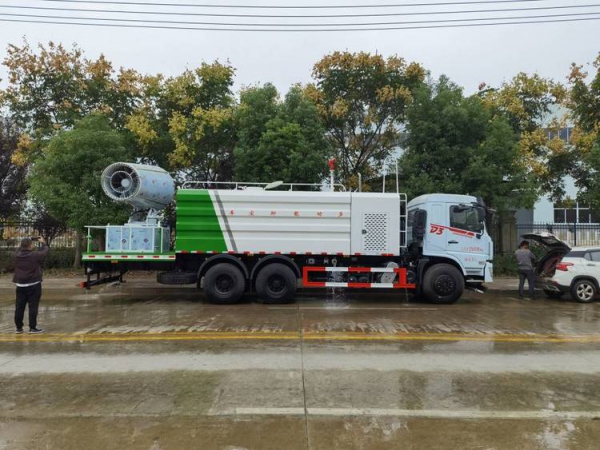 国六东风专用底盘后八轮多功能抑尘车