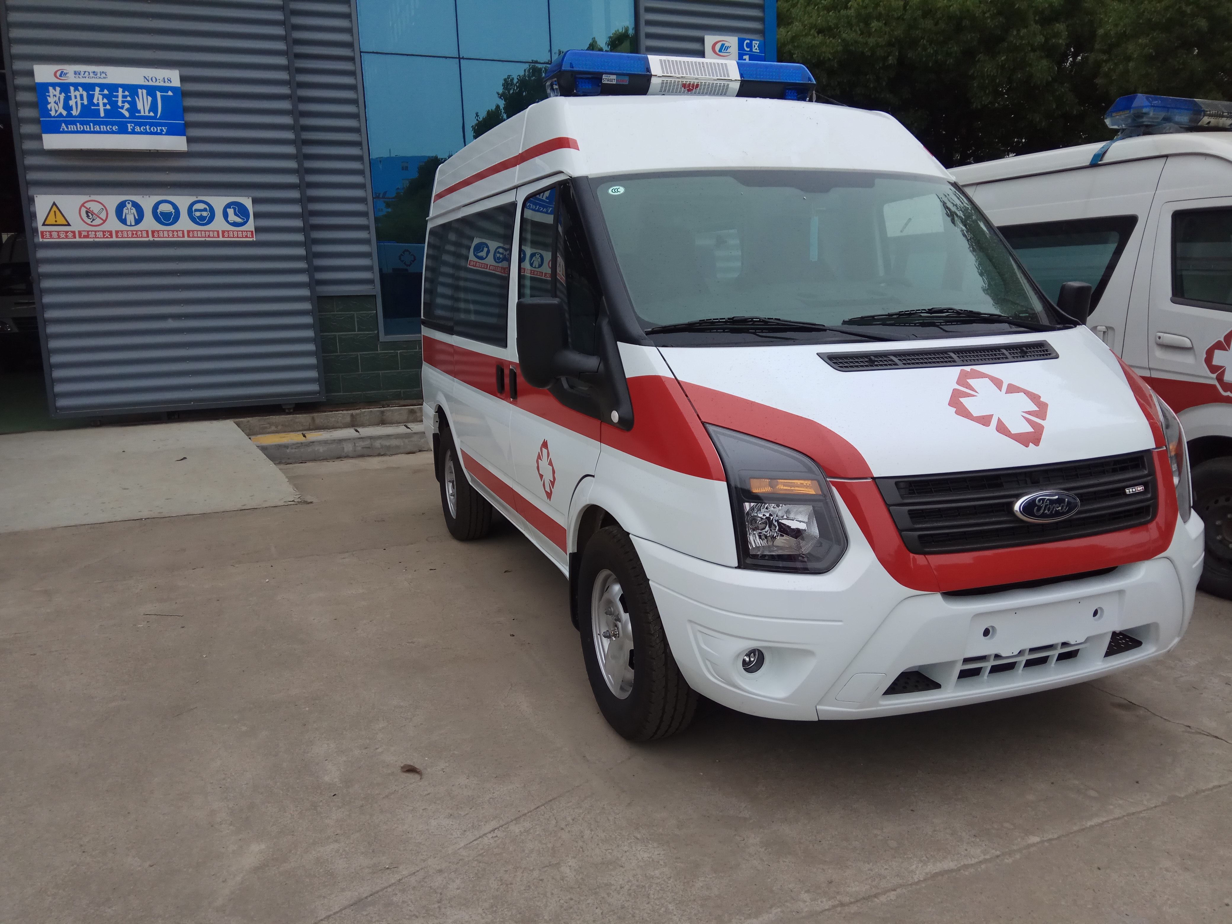 新世代V348短轴柴油救护车