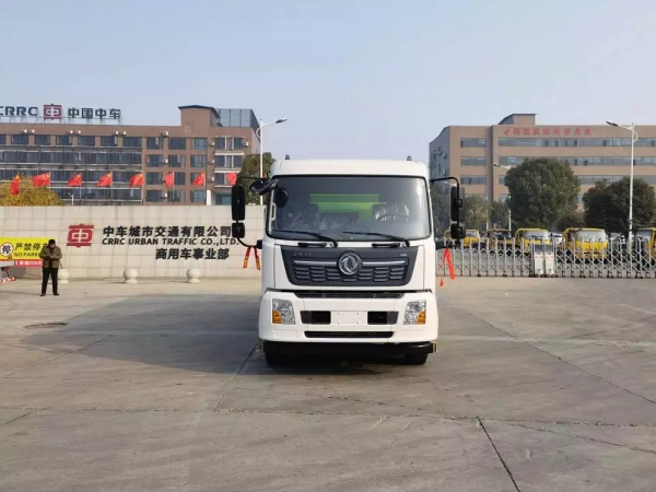 东风天锦18方天然气洗扫车