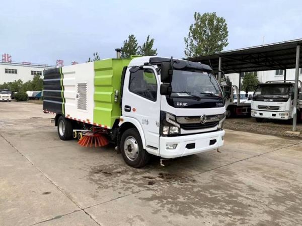 东风大多利卡8方洗扫车