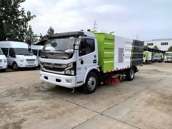 东风大多利卡8方洗扫车