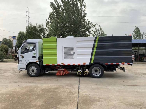 东风大多利卡8方洗扫车