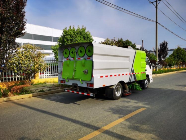 江铃5方矿区降尘吸尘车