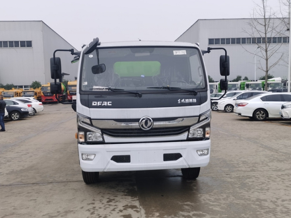 东风大多利卡8方吸尘车