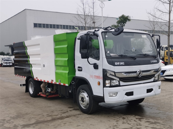 东风大多利卡8方吸尘车