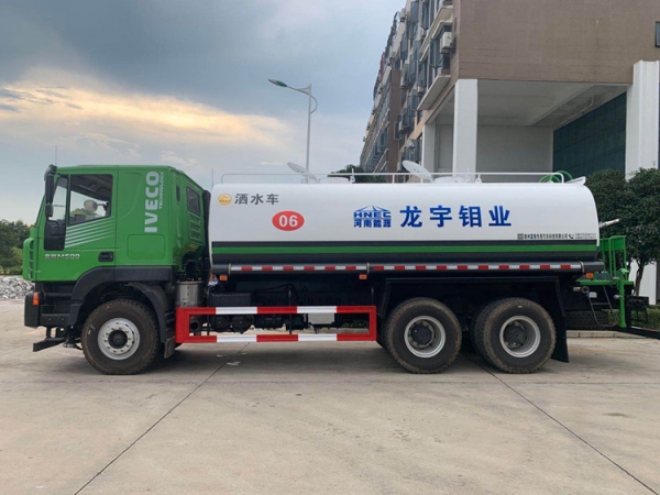 红岩后双桥20方洒水车