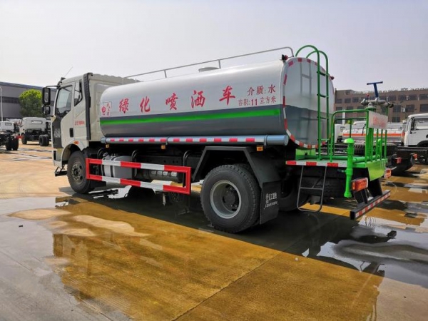 国六解放J6L洒水车