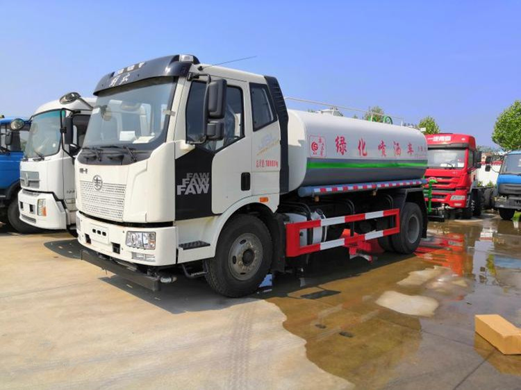 国六解放J6L洒水车