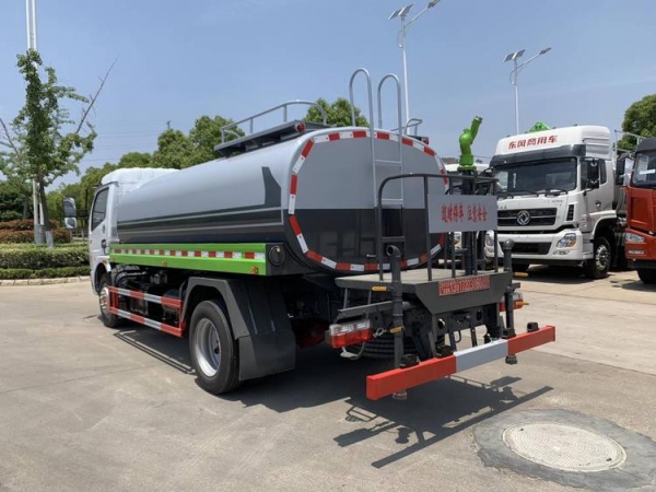 国六东风多利卡9.2方绿化喷洒车
