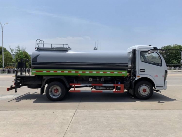 国六东风多利卡9.2方绿化喷洒车
