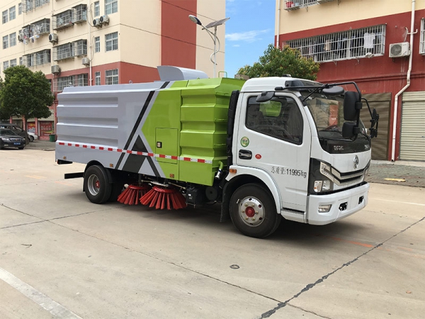 国六东风大多利卡扫路车