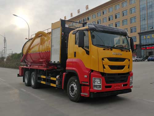 国六五十铃后八轮清洗吸污车