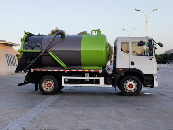 东风D9吸污车