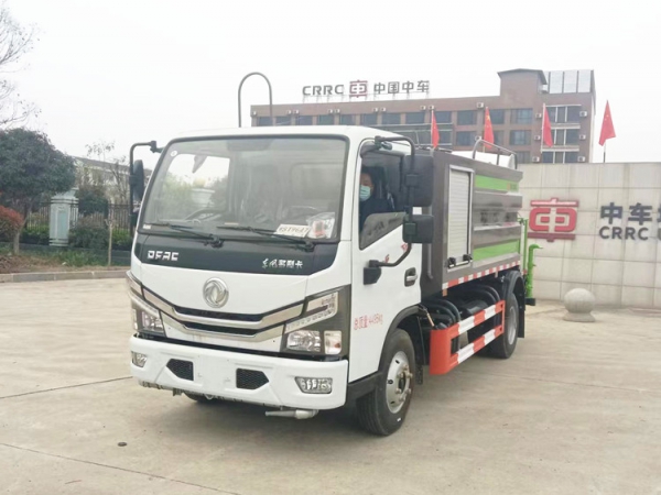 东风多利卡5方蓝牌抑尘车