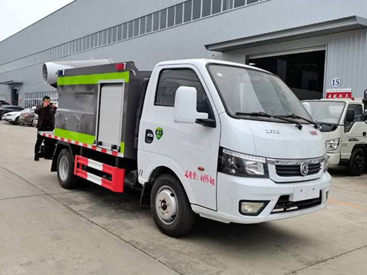 东风途逸2.6方蓝牌抑尘洒水车