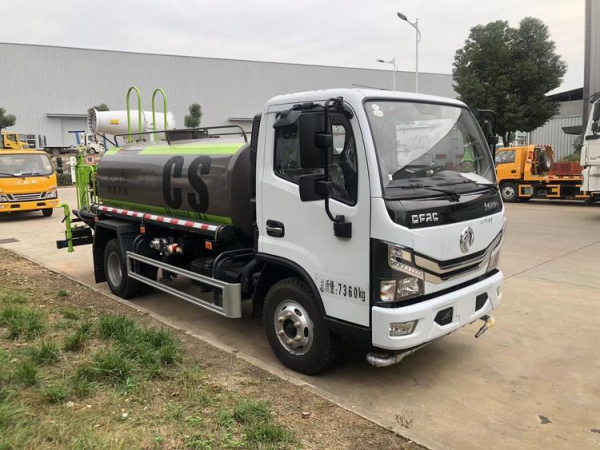 东风多利卡5方雾炮洒水车